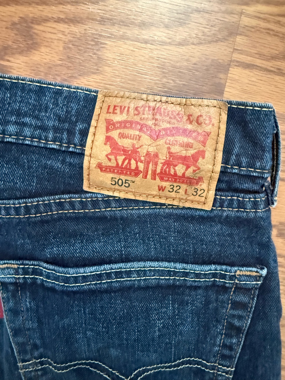 Levi Strauss Men's 505 Straight Jeans in Dark Blue Denim Size 32 x 32 EUC - Picture 6 of 13